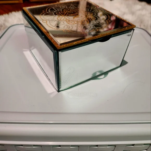 🍁 Cute little jewelry box - Picture 4 of 4